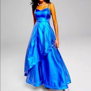 Teeze Me
Juniors' Lace-Up Metallic Gown NWT